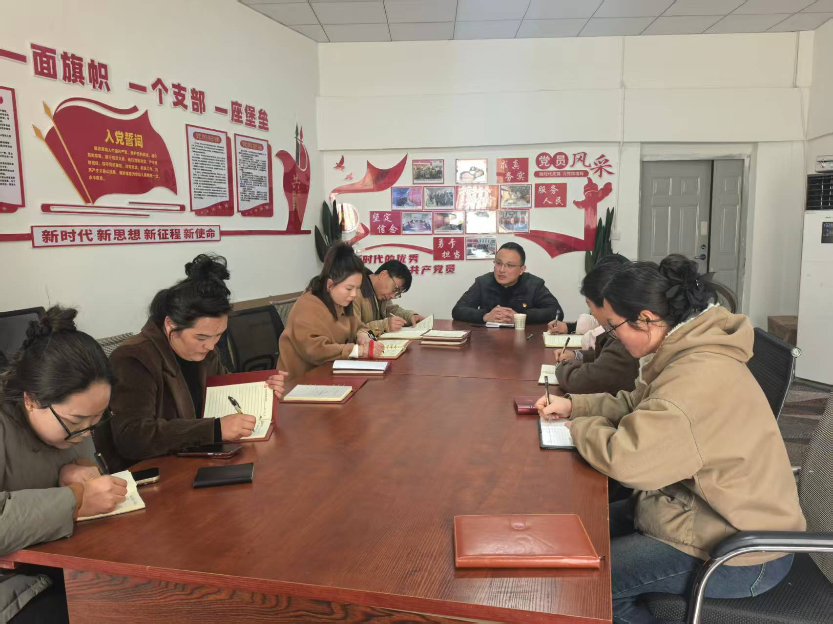 倪健淳在索县经信商务局调研